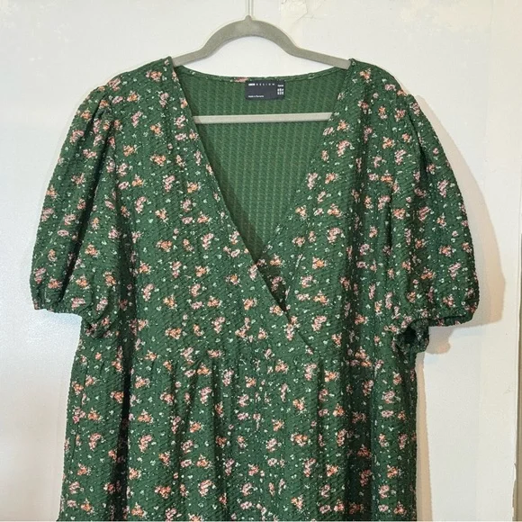 ASOS Design Curve Textured Faux Wrap Mini Dress With Peplum - Picture 5 of 14